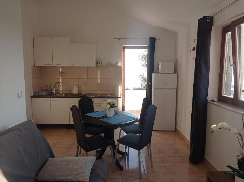 Apartmani Zdenka Savar-Maslina Buitenkant foto